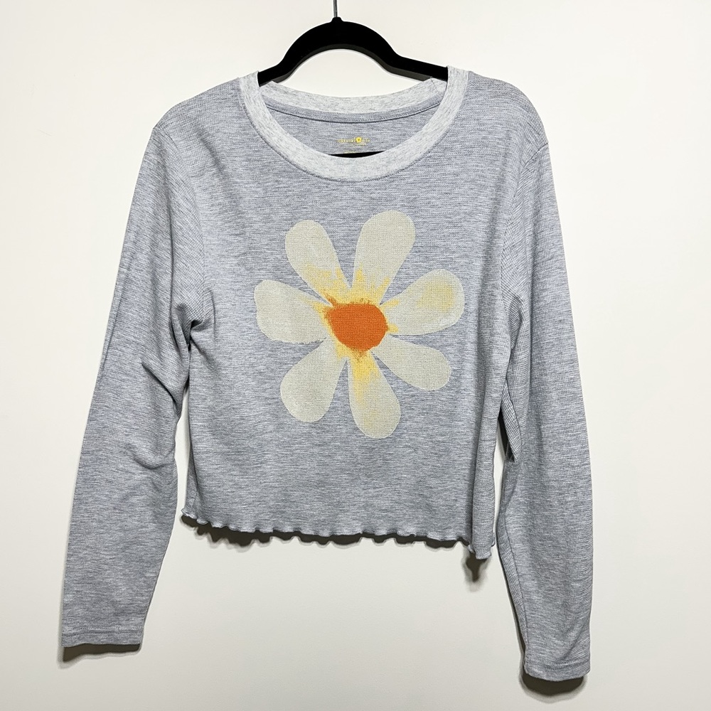 NATURAL LIFE Gray Top with Daisy Design